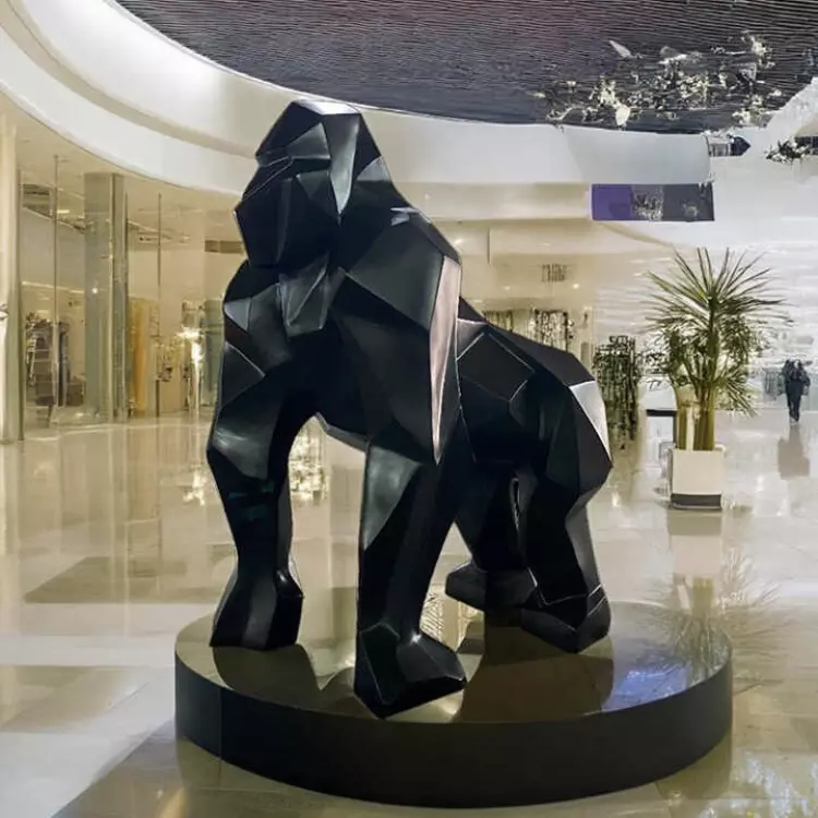 Sculpture gorille décorative impactante pour hall entreprise